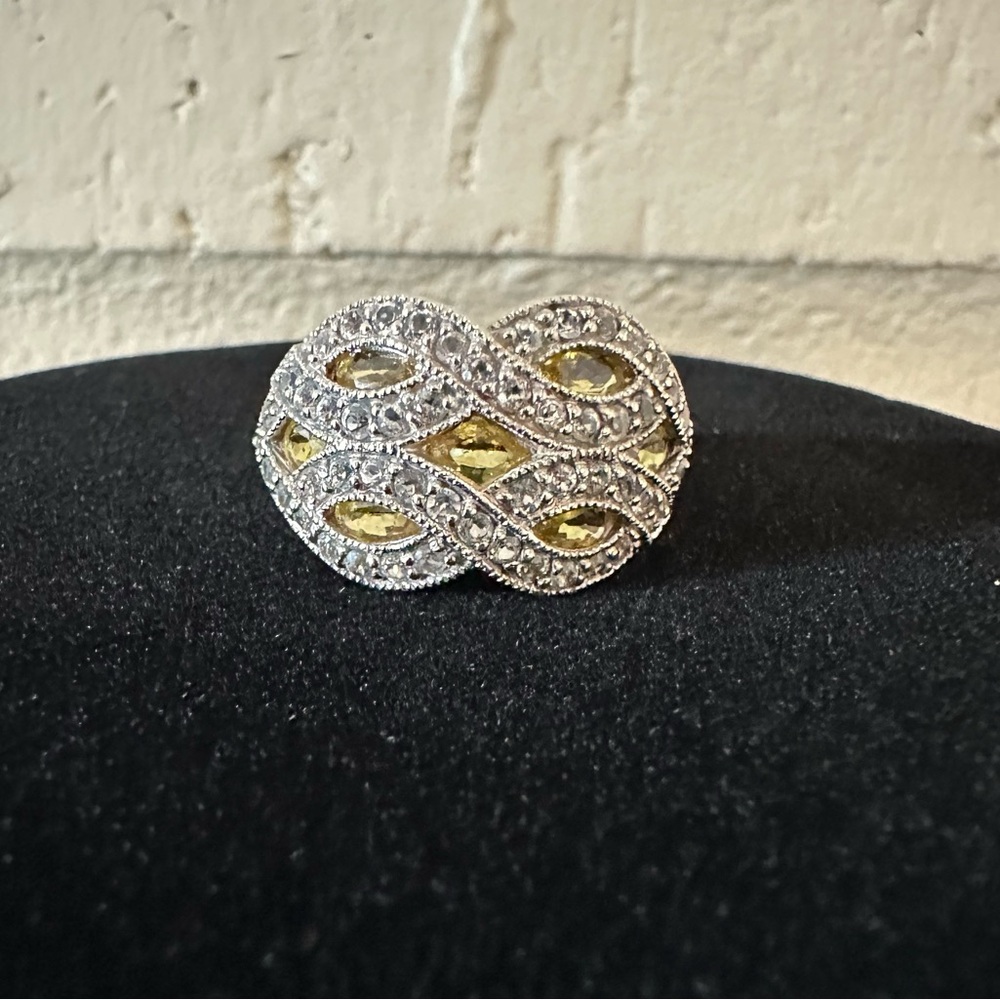 Citrine and Cubic Zirconia Sterling Silver 925 Ring. Size 6. 💛